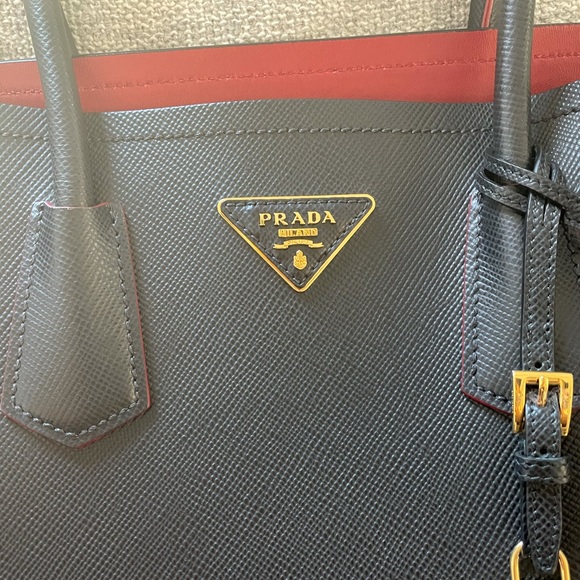 Medium Saffiano Leather Prada - Picture 11 of 15